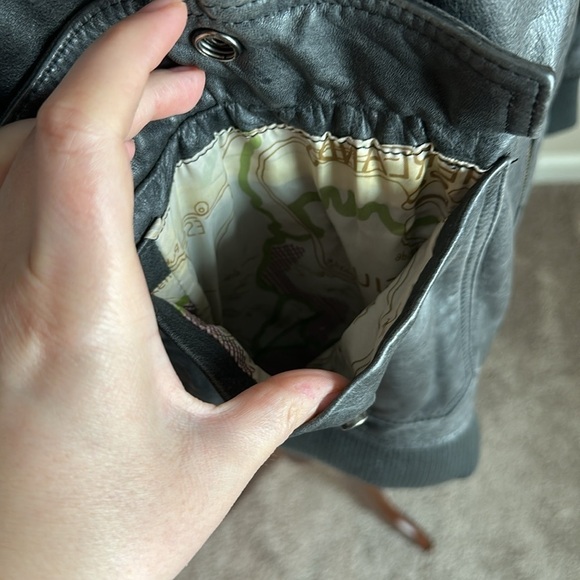 Vintage Woman’s 1990s Leather Jacket Venezia Sportswear with Shoulder Pads GUC - Picture 5 of 17